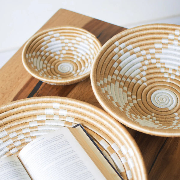 Neri Woven Bowl - 12" Tea with White