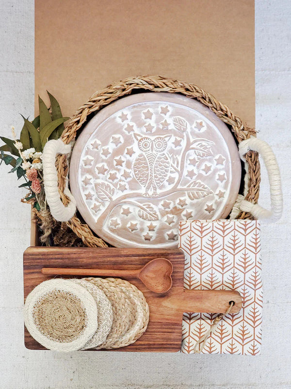 Round Bread Warmer Gift Box With Rectangular Wooden Board and Spoon