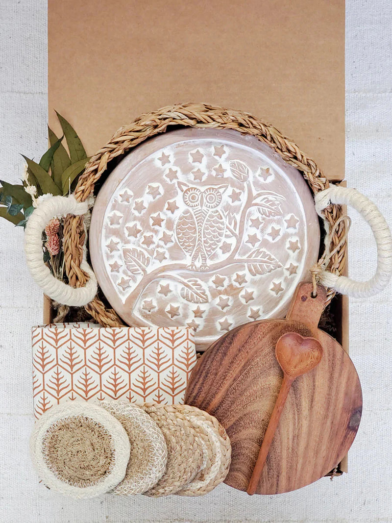 Round Bread Warmer Gift Box With Round Wooden Board and Spoon