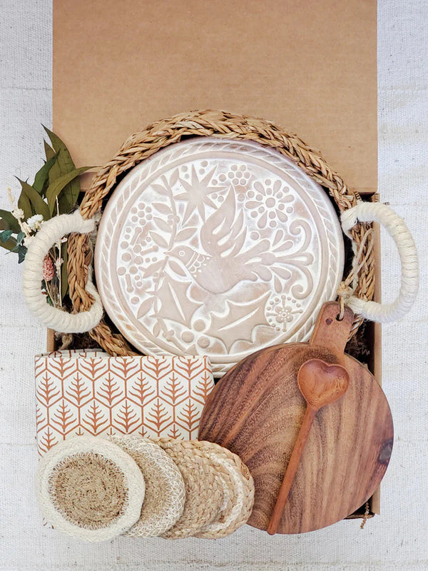 Round Bread Warmer Gift Box With Round Wooden Board and Spoon